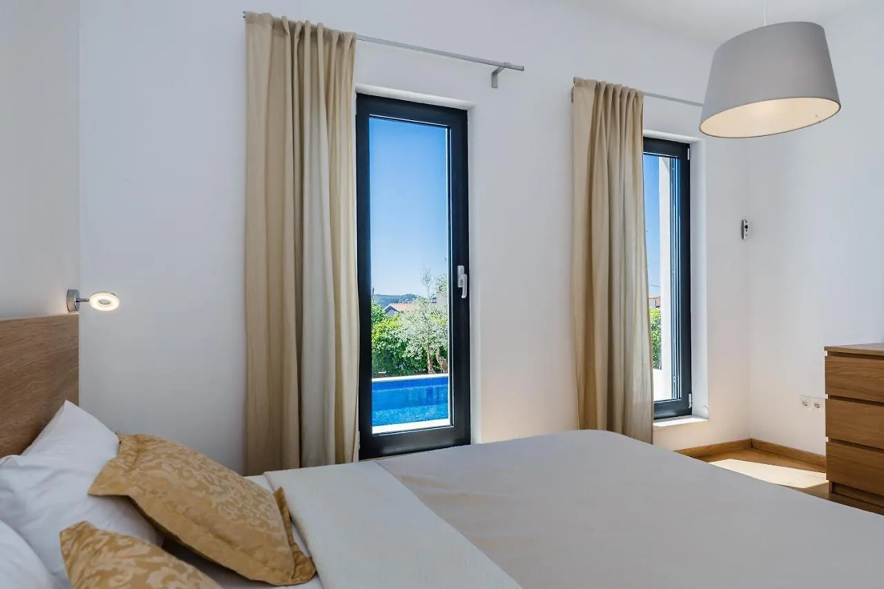 Marina Villa Trogir 0*,  Kroatien