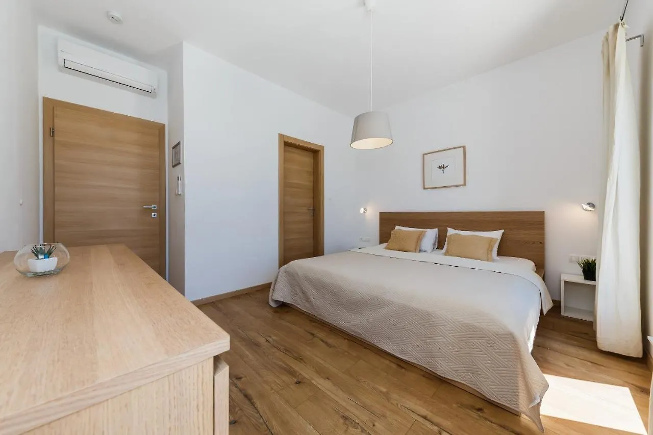 Marina Villa Trogir 0*,  Kroatien