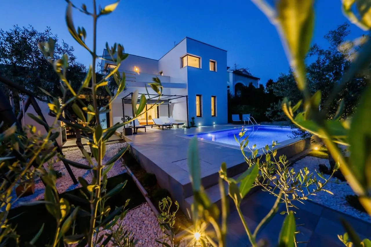 Marina Villa Trogir 0*,