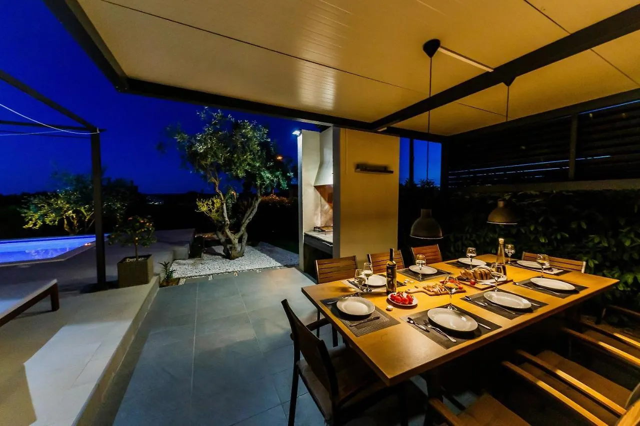 Marina Villa Trogir 0*,  Kroatien