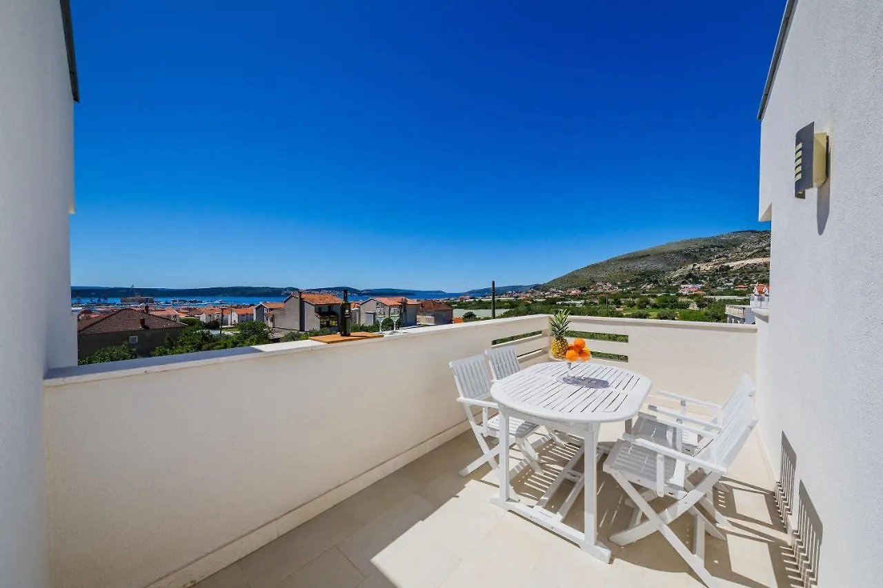 Marina Villa Trogir 0*,